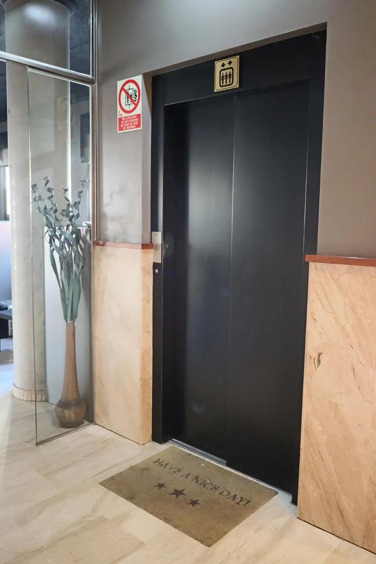 Hotel Sant Celoni Eksteriør bilde